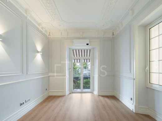 Apartment / Etagenwohnung in Avenidas Novas, Lisbon