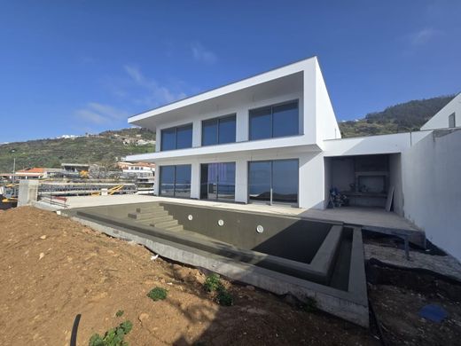 Detached House in Calheta, Madeira