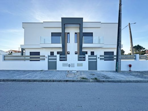 ‏וילה רב-משפחתית ב  Seixal, Distrito de Setúbal