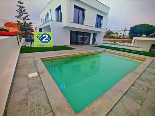 Luxus-Haus in Charneca de Caparica, Almada