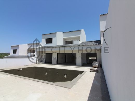 Смежная Вилла, Лола, Loulé