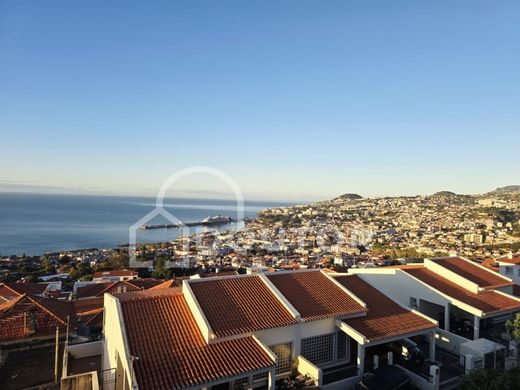 Apartment / Etagenwohnung in Funchal, Madeira