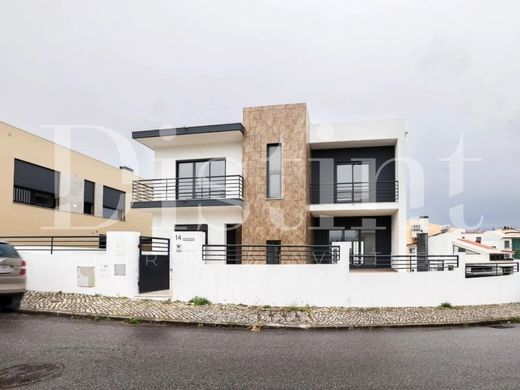 Detached House in Almada, Distrito de Setúbal