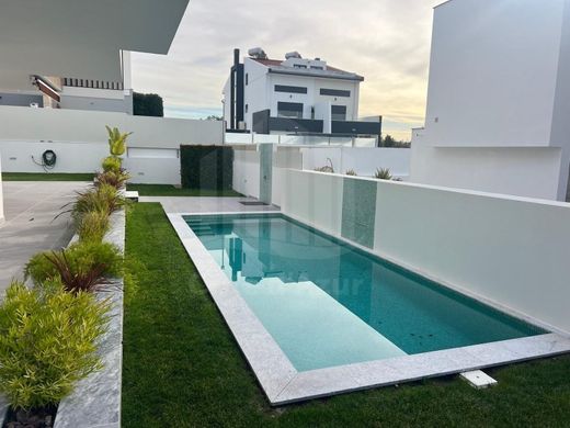 Luxus-Haus in Charneca de Caparica, Almada