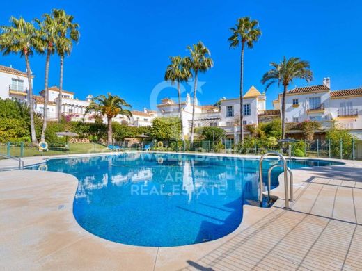 Villa multifamiliale à Estepona, Malaga