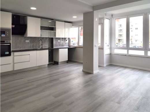 Apartment / Etagenwohnung in Oeiras, Lissabon