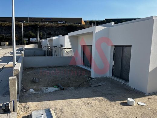 Twee-onder-een-kapwoning in Lousada, Distrito do Porto