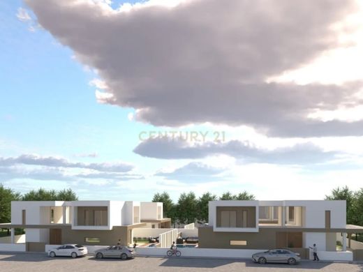 Luxury home in Charneca de Caparica, Almada