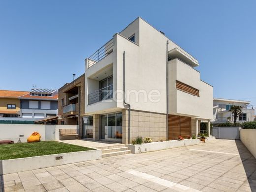 호화 저택 / 빌라노바드가이아
, Vila Nova de Gaia