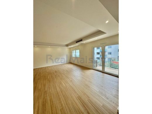 Apartment / Etagenwohnung in Odivelas, Lissabon