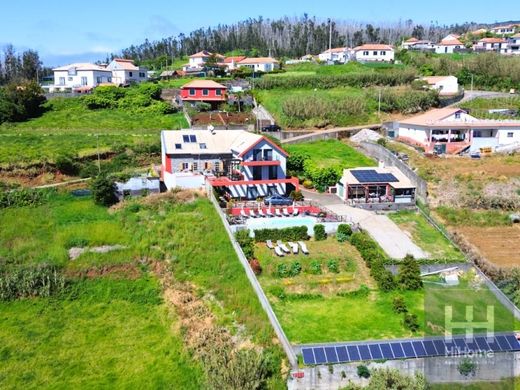 Detached House in Calheta, Madeira