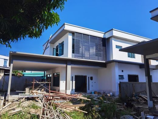 Vrijstaand huis in Muara