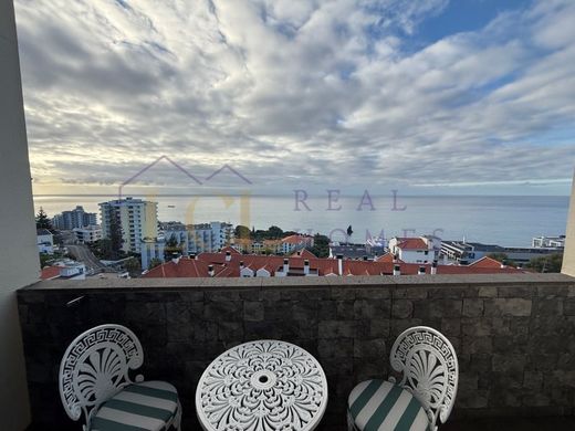 Apartment / Etagenwohnung in Funchal, Madeira