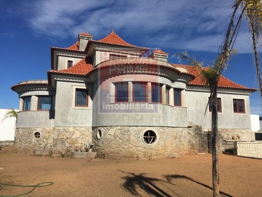 Vrijstaand huis in Oliveira de Azeméis, Distrito de Aveiro