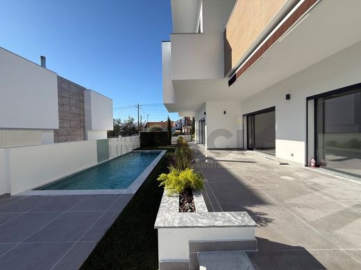 Luksusowy dom w Charneca de Caparica, Almada