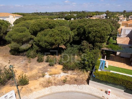 Участок, Лола, Loulé