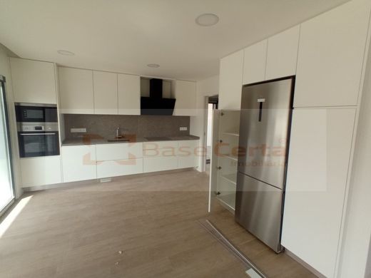 ‏וילה רב-משפחתית ב  Loures, Distrito de Lisboa