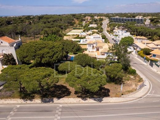 Участок, Лола, Loulé