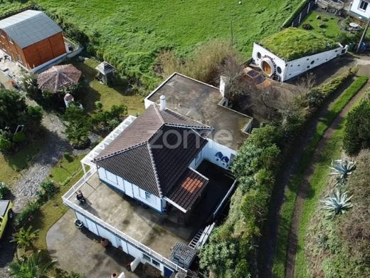 Luxus-Haus in Vila do Porto, Azores