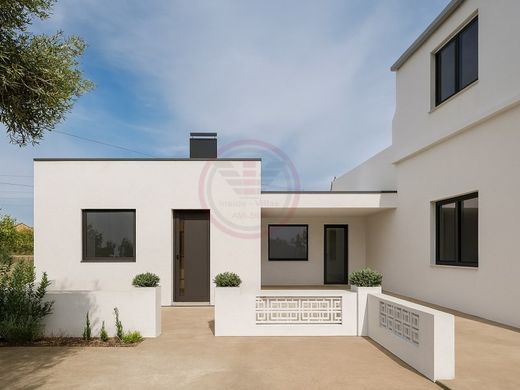 Элитный дом, Лола, Loulé