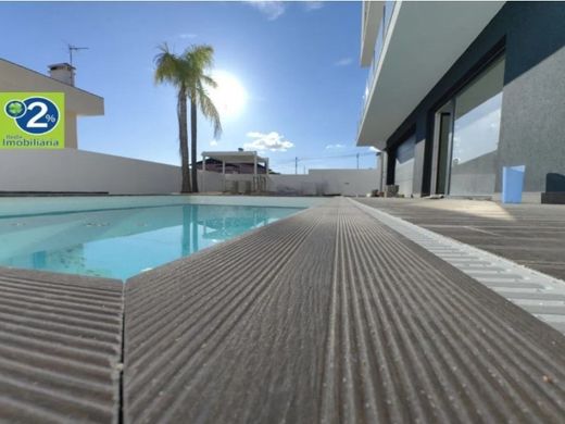Luxus-Haus in Charneca de Caparica, Almada