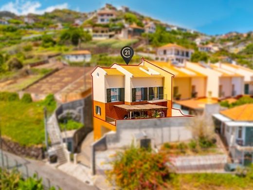 Συγκρότημα ανεξάρτητων κατοικιών σε Καμάρα ντε Λόμπος, Câmara de Lobos