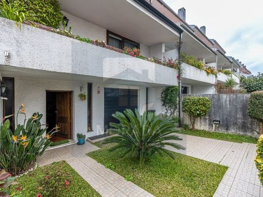 Смежная Вилла, Майя, Maia