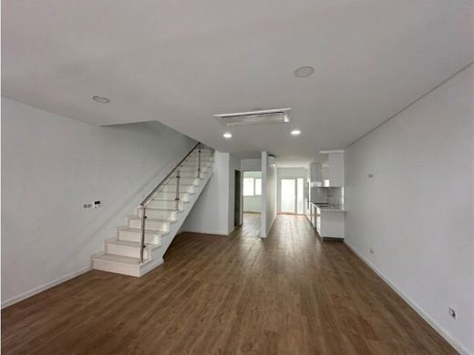 Semidetached House in Seixal, Distrito de Setúbal