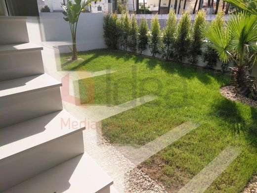 Casa Unifamiliare a Aroeira, Almada