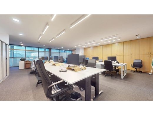 Kantoor in Alcântara, Almada