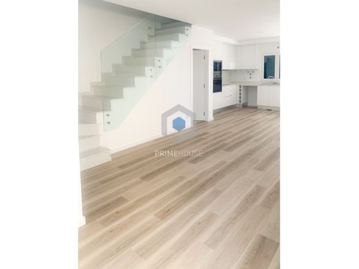 Chalet Pareado en Seixal, Setúbal