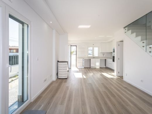 半独立式房屋  Seixal, Distrito de Setúbal