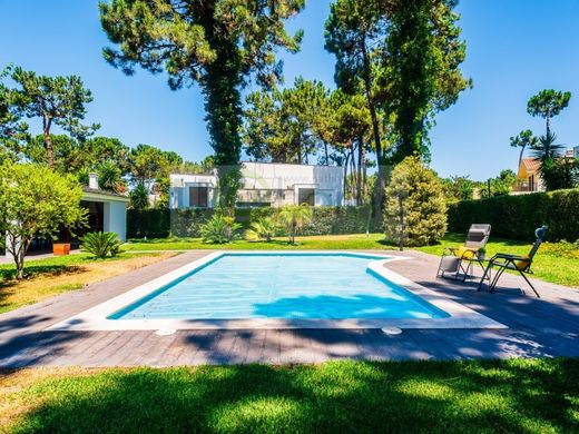 Μονοκατοικία σε Aroeira, Almada