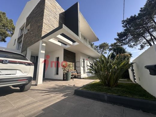 Casa Unifamiliare a Aroeira, Almada