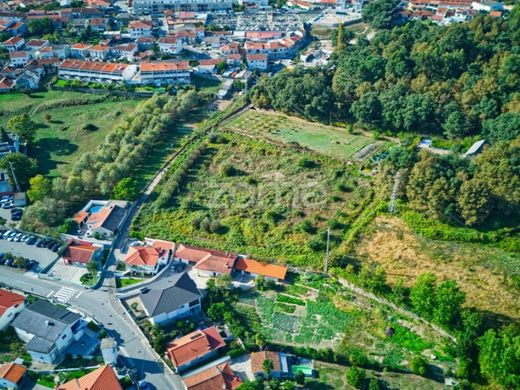 Land in Guimarães, Distrito de Braga