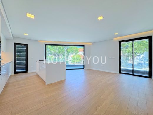 Apartment / Etagenwohnung in Cascais, Lissabon