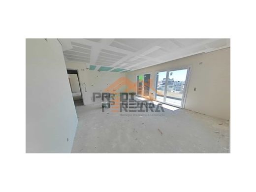 Apartment / Etagenwohnung in Loures, Lissabon