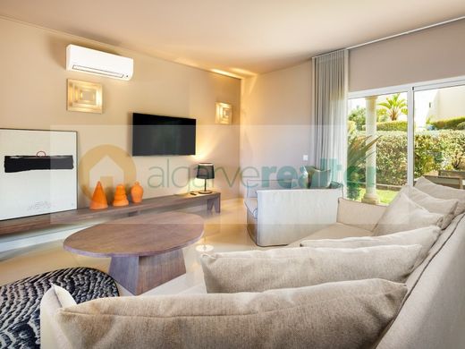 Semidetached House in Lagoa, Distrito de Faro