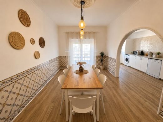 Chalet Pareado en Charneca de Caparica, Almada