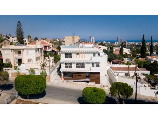 Germasógeia, Limassol Districtのアパートメント・コンプレックス