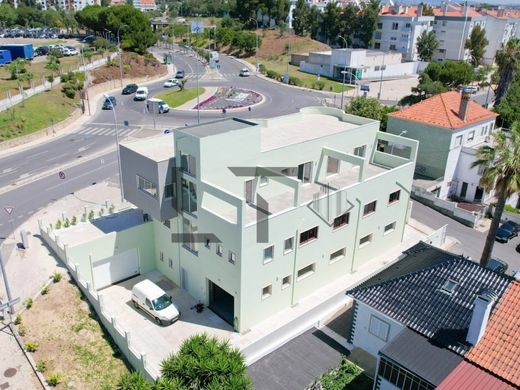 ‏בניין ב  Amadora, Distrito de Lisboa