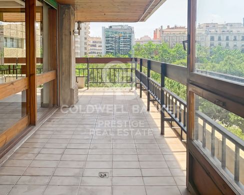 Apartment / Etagenwohnung in Barcelona, Provinz Barcelona