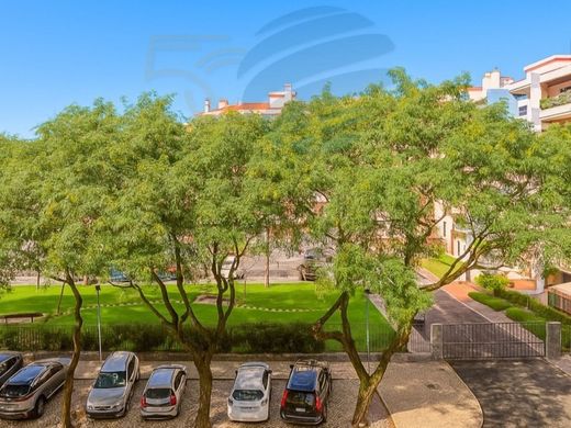 Apartment / Etagenwohnung in Cascais, Lissabon