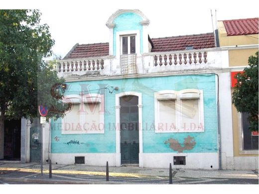 منزل ﻓﻲ Barreiro, Distrito de Setúbal