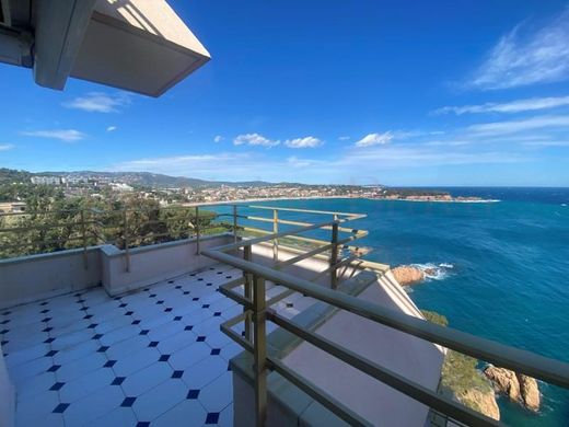 Apartment / Etagenwohnung in Castell-Platja d'Aro, Provinz Girona