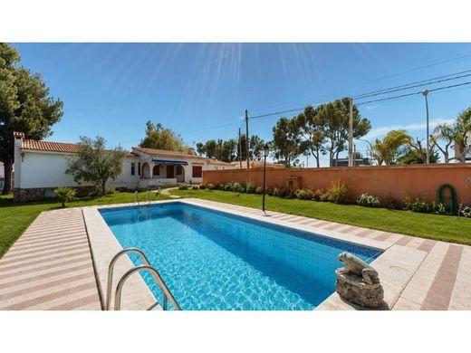 Luxury home in La Pobla de Vallbona, Valencia