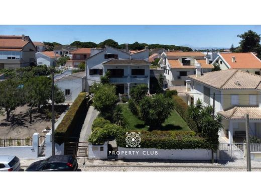 Luxury home in Charneca de Caparica, Almada