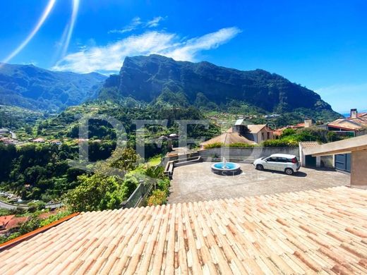Dom jednorodzinny w São Vicente, Madeira