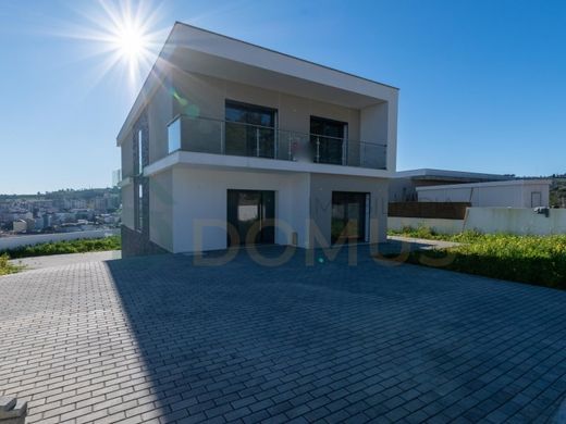 Einfamilienhaus in Vila Franca de Xira, Lissabon