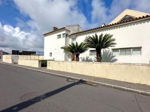 Luxe woning in Ribeira Grande, Azores